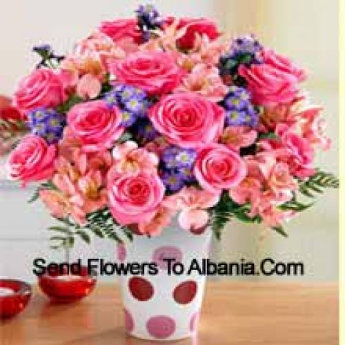 Roses, Orchids en Assortiment Bloemen in Vaas